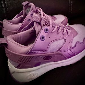 Heelys roller skate sneakers. Kids size 13.